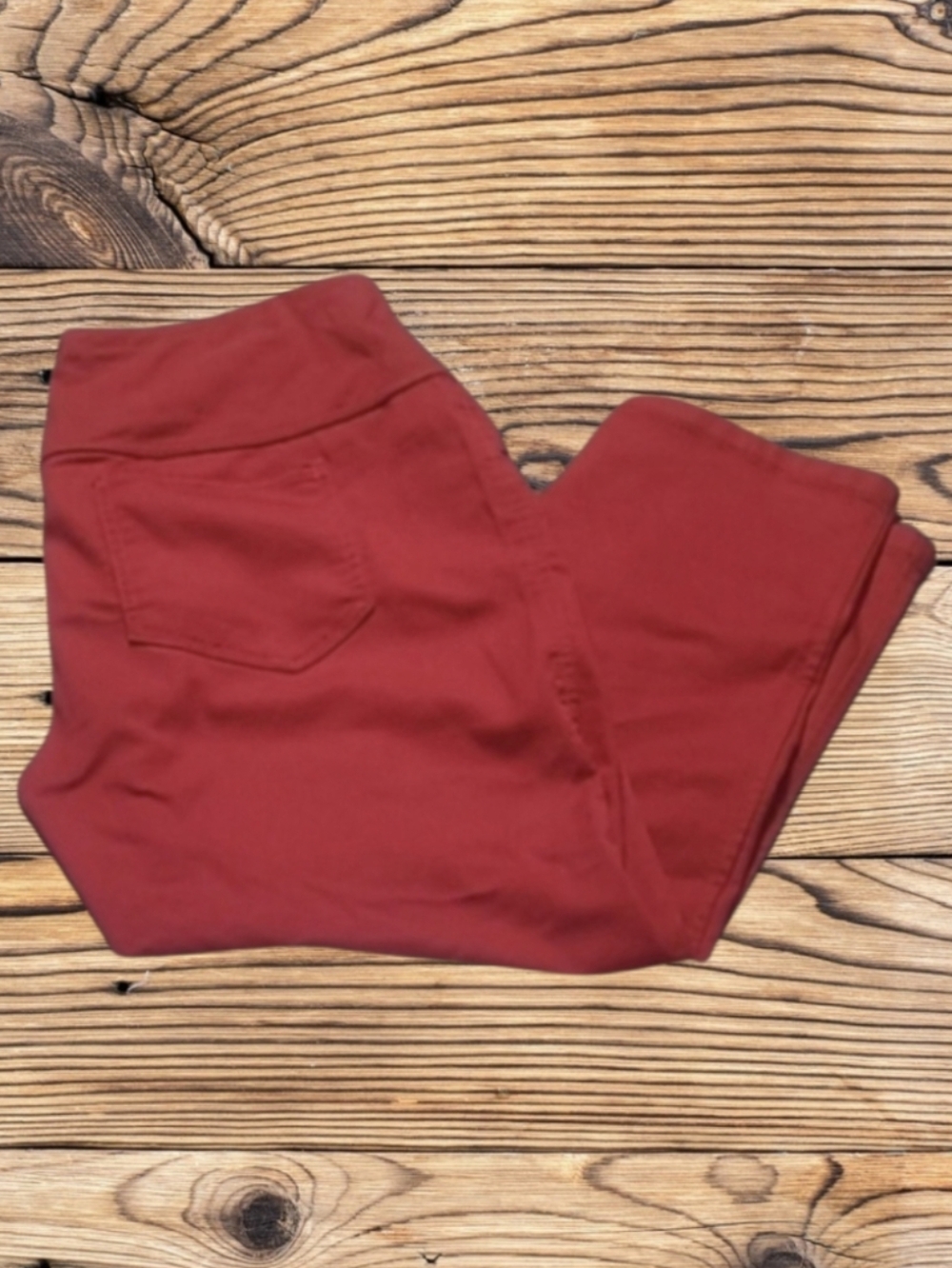 WOMEN'S INTRO. LOVE THE FIT WOVEN CAPRI PANTS